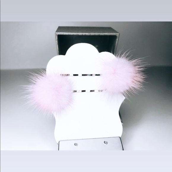 ☼4 for 20$☼ Pom Pom Bobby Pins - Picture 2 of 7